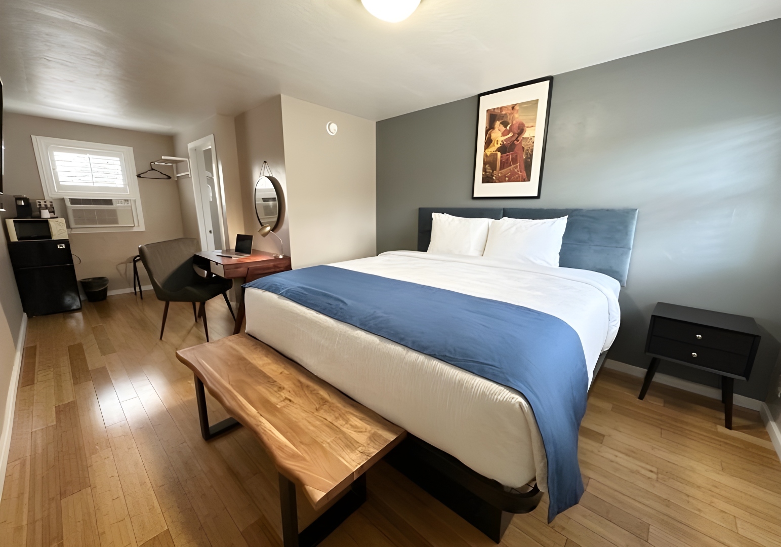 King room at Ashland Motel in Ashland Oregon